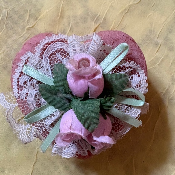 Small Rose Pink Heart Trinket Box - Picture 1 of 6